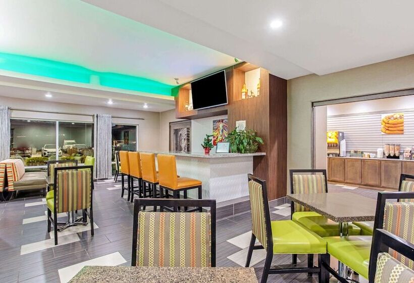 Отель La Quinta By Wyndham Paducah