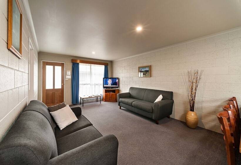 هتل Leisure Ville Holiday Centre