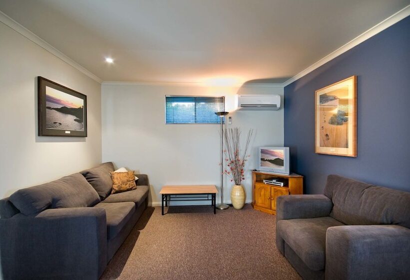 هتل Leisure Ville Holiday Centre