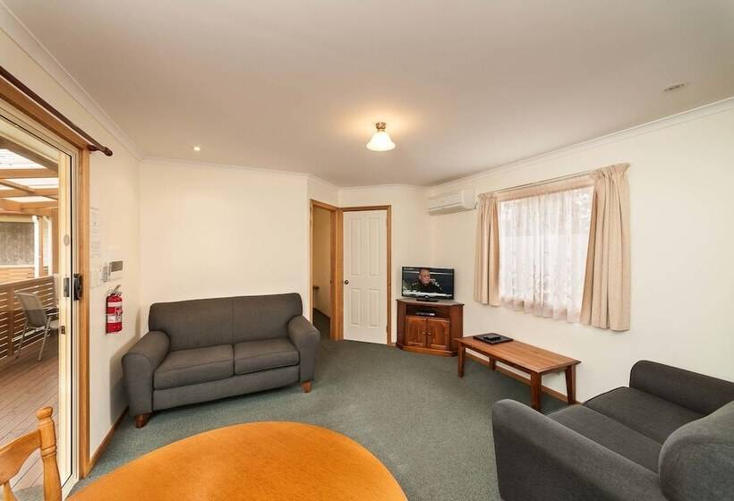 هتل Leisure Ville Holiday Centre