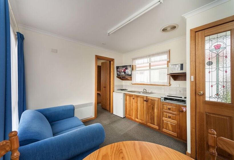 هتل Leisure Ville Holiday Centre