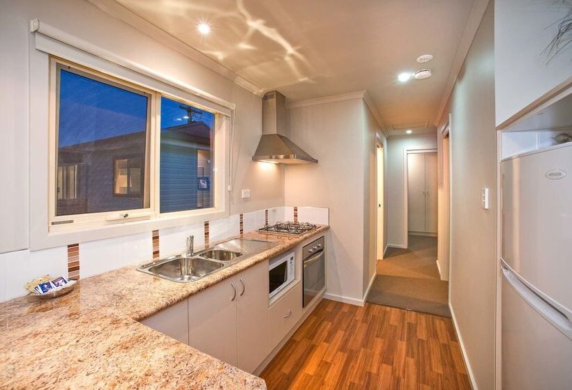 هتل Leisure Ville Holiday Centre