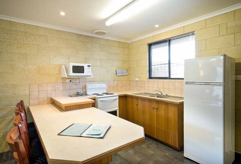 هتل Leisure Ville Holiday Centre