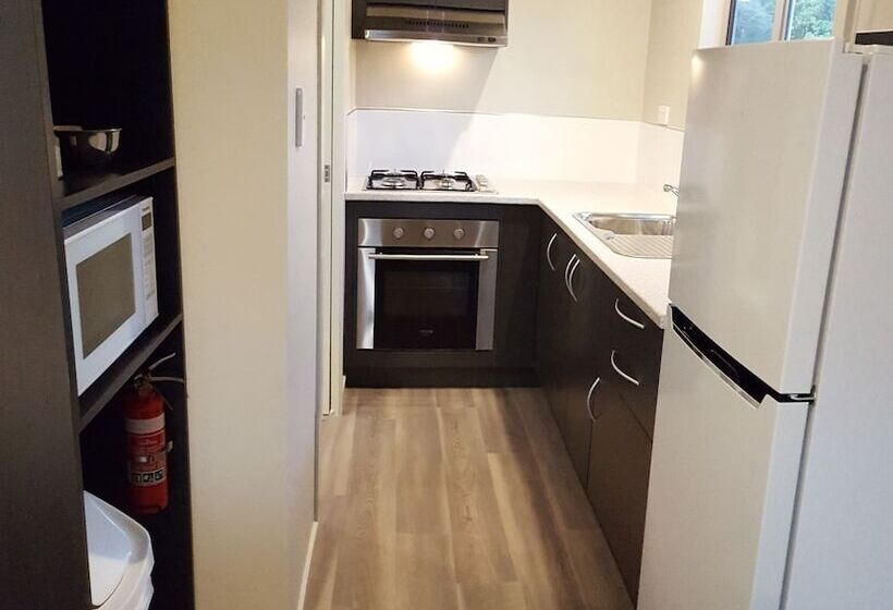 هتل Leisure Ville Holiday Centre