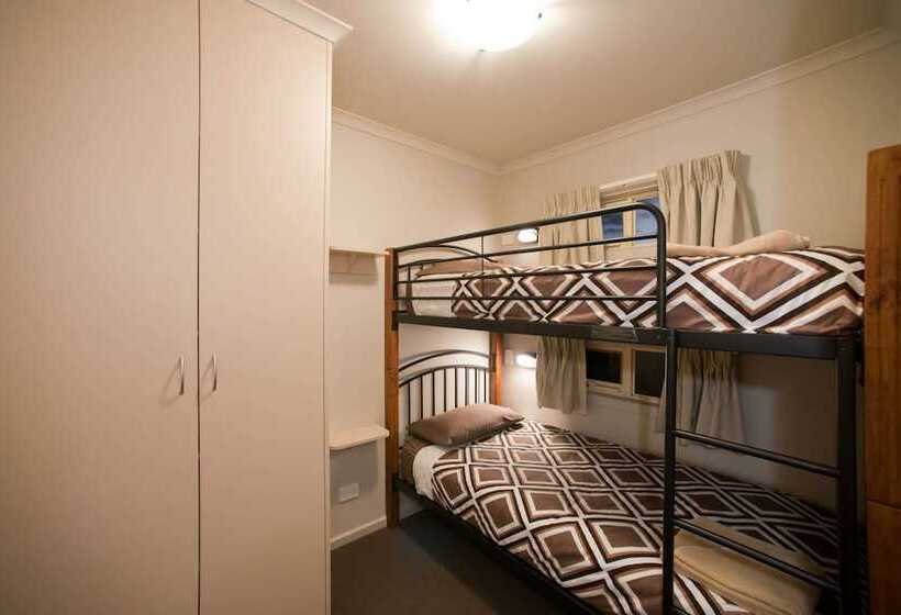 هتل Leisure Ville Holiday Centre