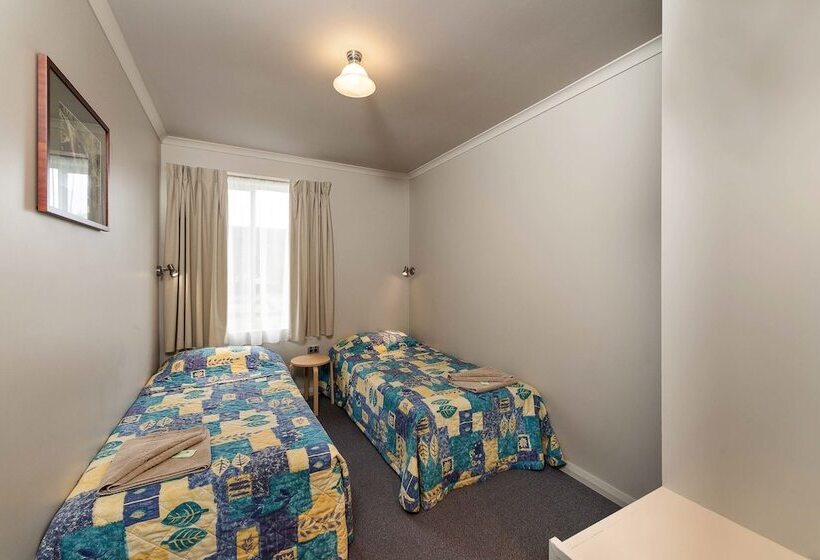 هتل Leisure Ville Holiday Centre