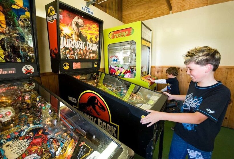 هتل Leisure Ville Holiday Centre