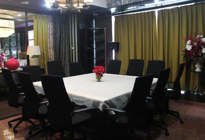 Отель Little Amaroossa Residence Jakarta