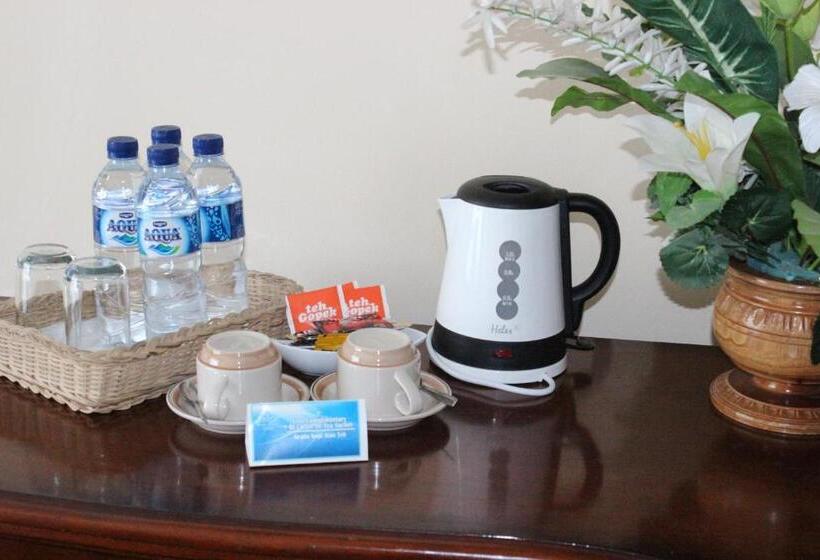 ホテル Mariat Sorong