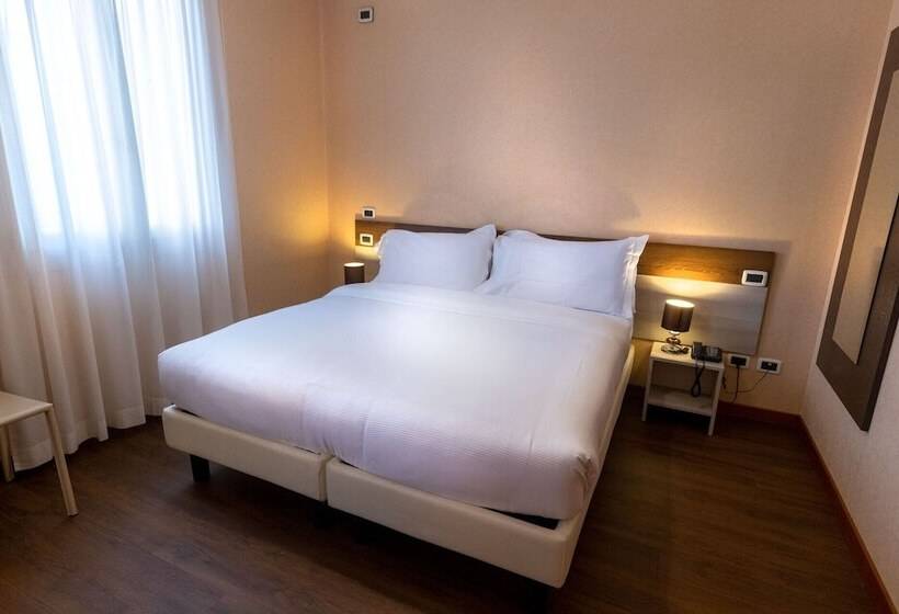 酒店 Gardone Palace