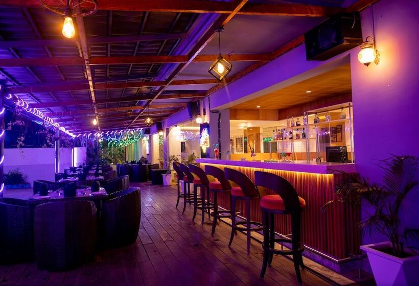 酒店 La Oasis By Meraden