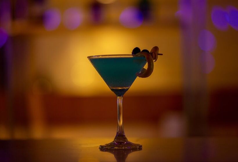 هتل La Oasis By Meraden