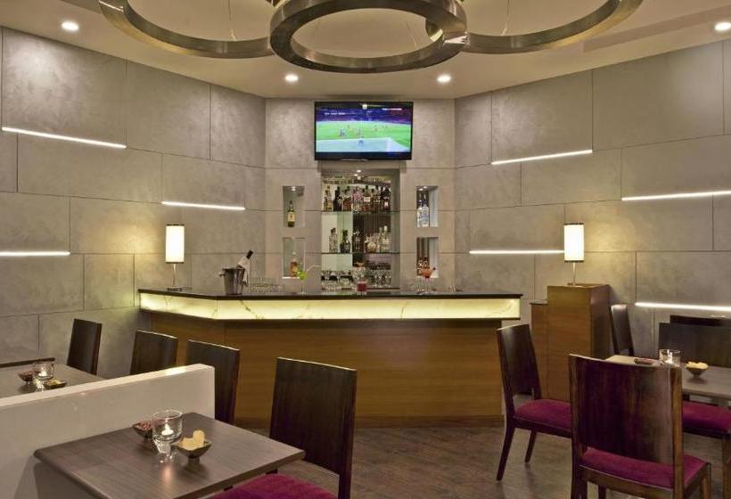 בית מלון כפרי Nirwana Hometel Jaipur  A Sarovar