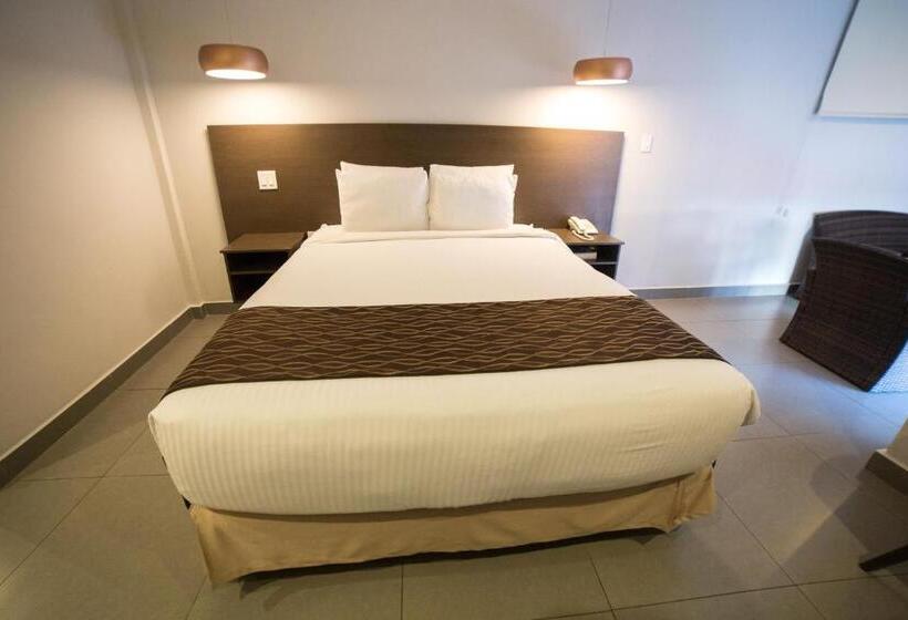 Отель Ojos Del Rio