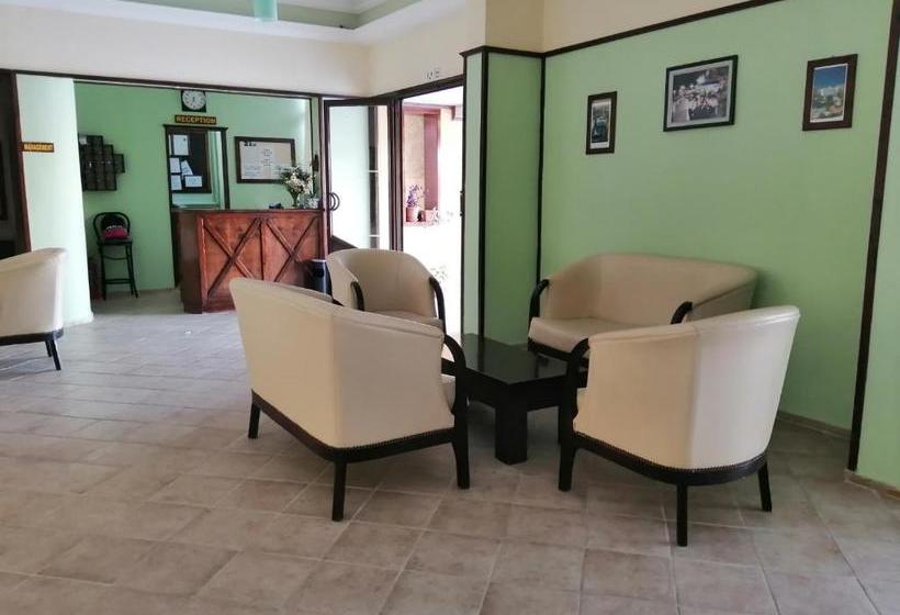 Отель Oya Family Suites