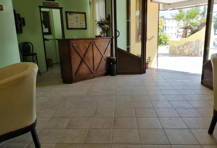 Отель Oya Family Suites