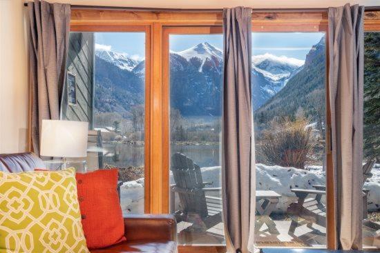 酒店 Riverside B02   Riverside Magpie