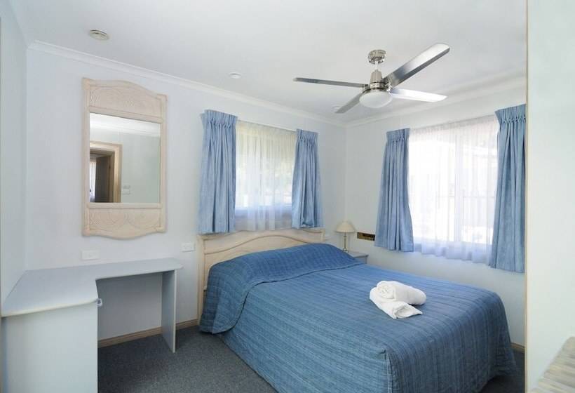 בית מלון כפרי Surf Beach Holiday Park