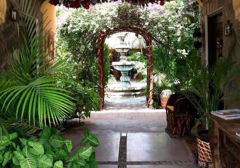 Отель The Mexican Inn