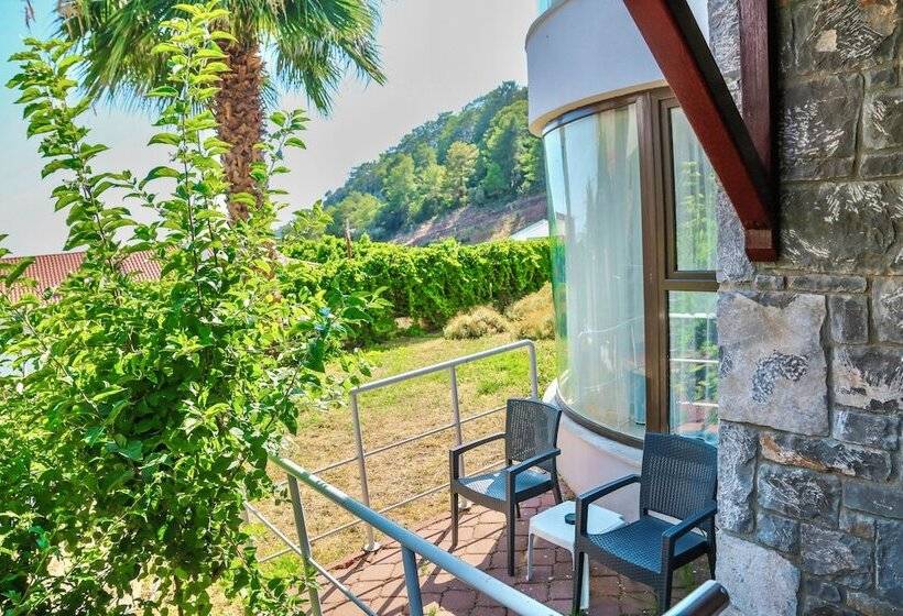 Отель Tropical Deluxe