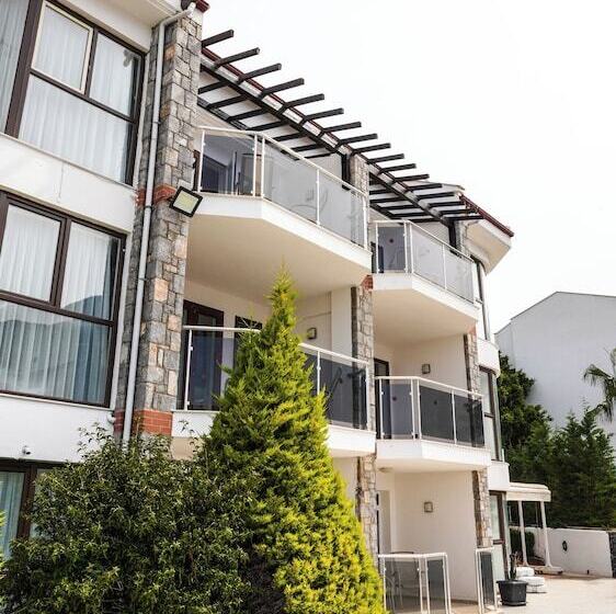 Отель Tropical Deluxe