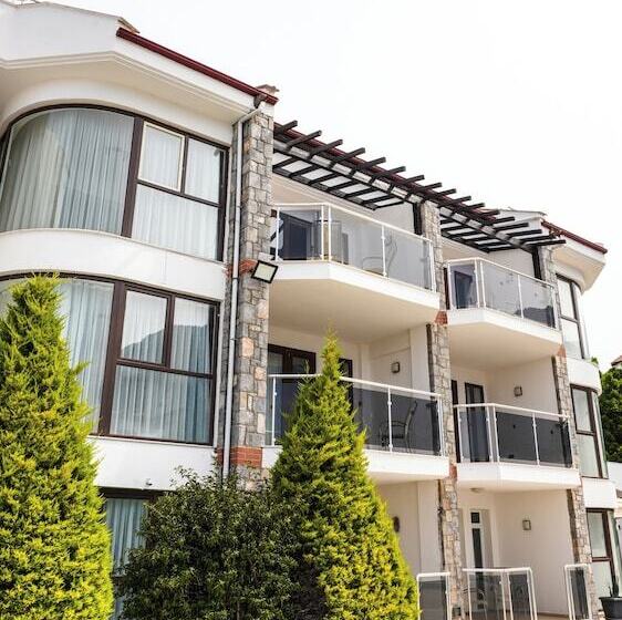 Отель Tropical Deluxe