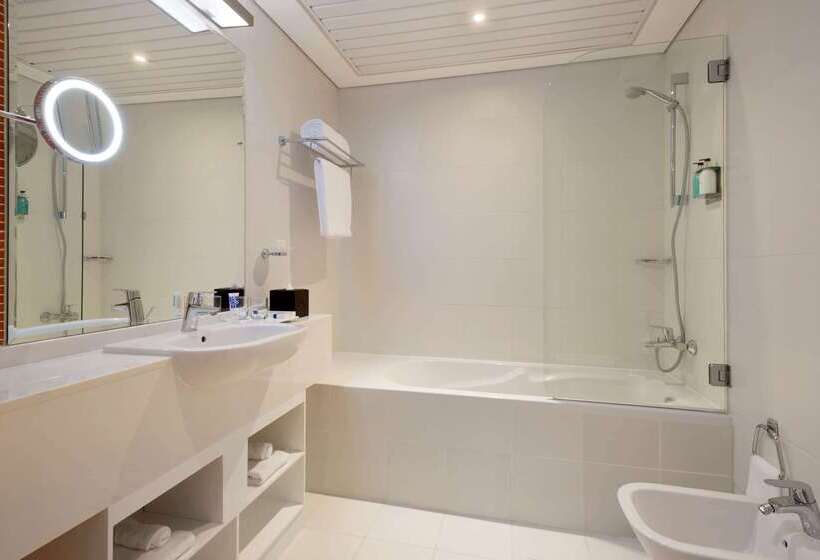 فندق Tryp By Wyndham Abu Dhabi City Center