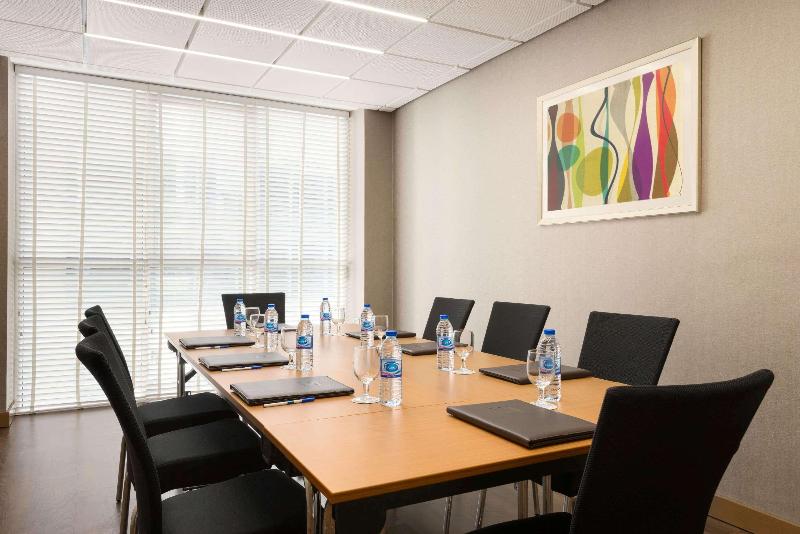 فندق Tryp By Wyndham Abu Dhabi City Center