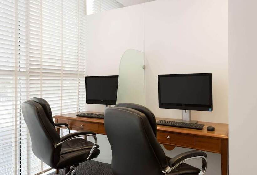 فندق Tryp By Wyndham Abu Dhabi City Center