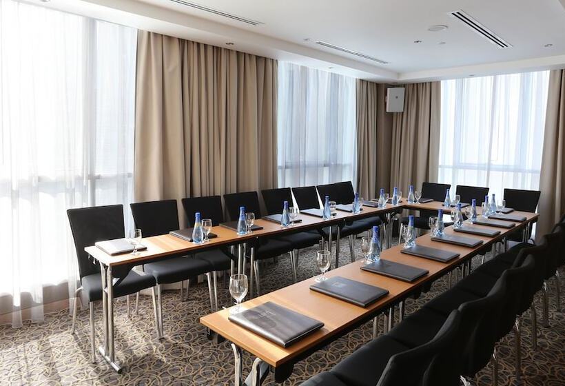 فندق Tryp By Wyndham Abu Dhabi City Center