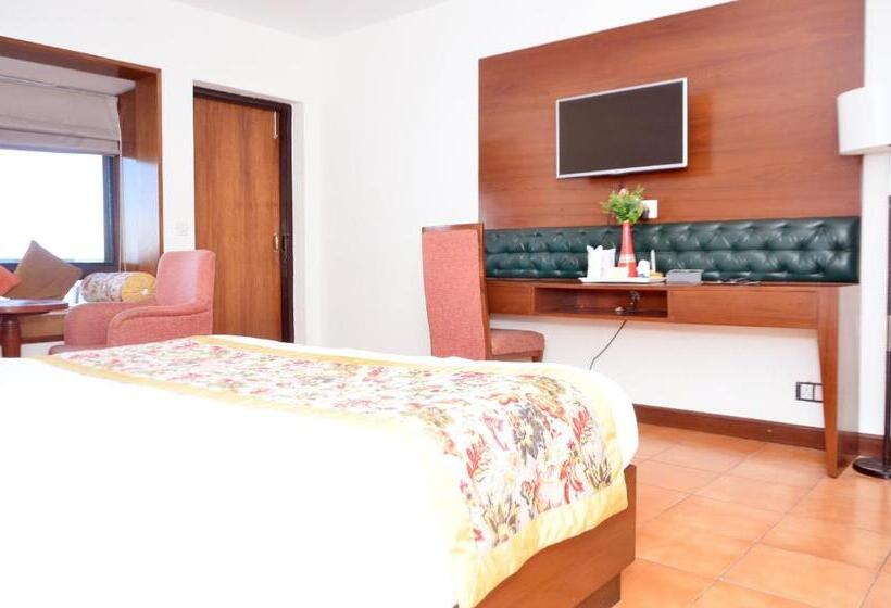 Отель Woodsvilla Resort