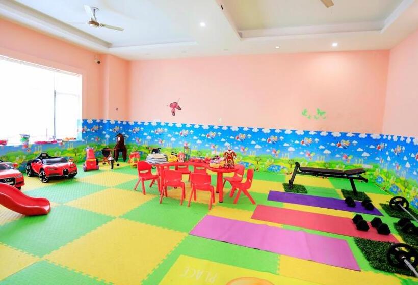 Отель Woodsvilla Resort