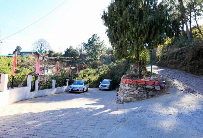 Отель Woodsvilla Resort