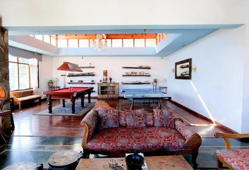 Отель Woodsvilla Resort