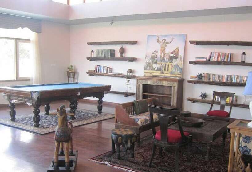 Отель Woodsvilla Resort