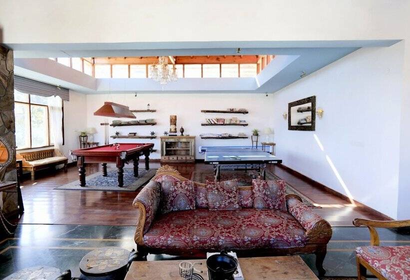 Отель Woodsvilla Resort