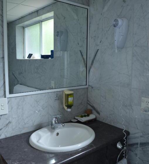 مُتل Bathurst Motor Inn