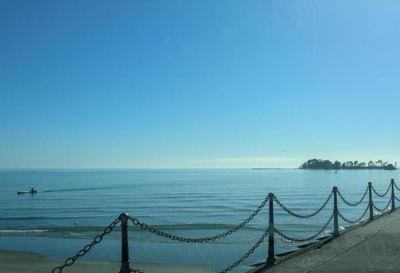 فندق على الطريق Century Park