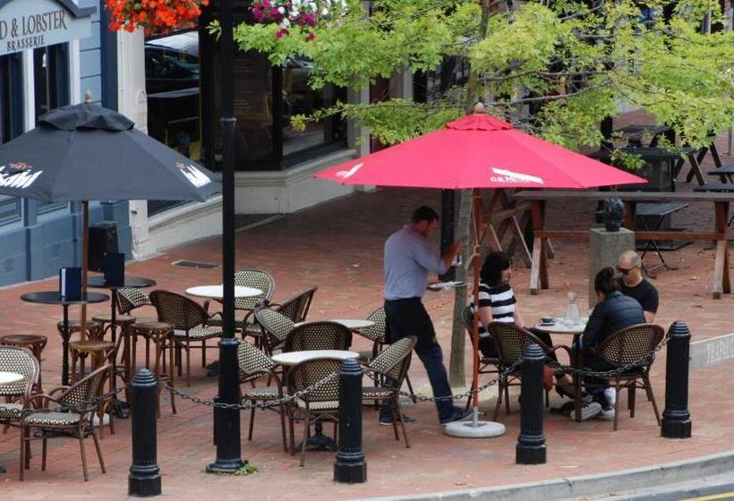 فندق على الطريق Century Park