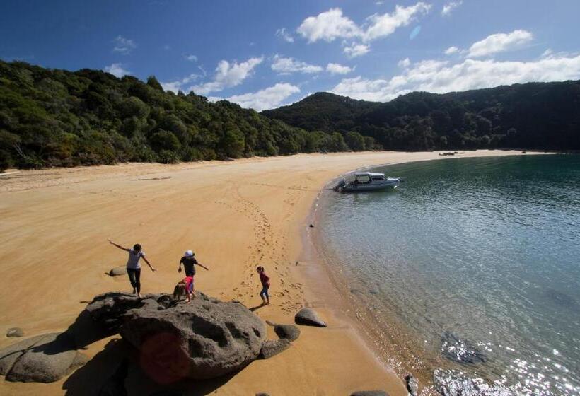 فندق على الطريق Century Park