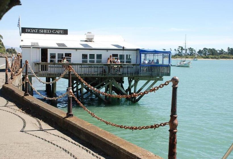 فندق على الطريق Century Park