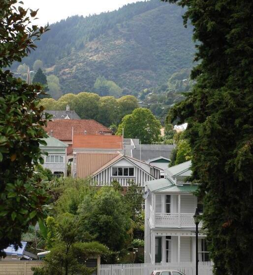 فندق على الطريق Century Park