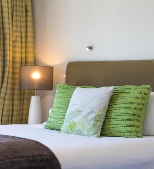 فندق على الطريق Century Park