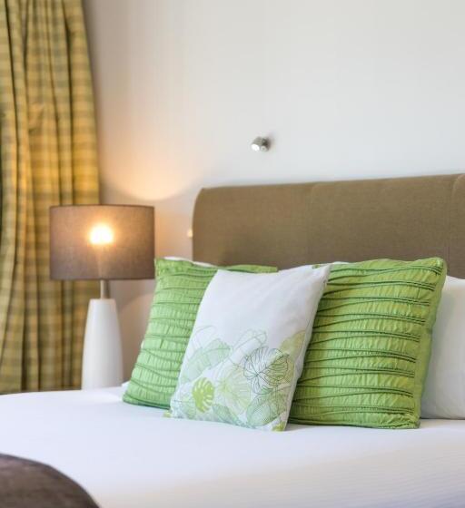 فندق على الطريق Century Park