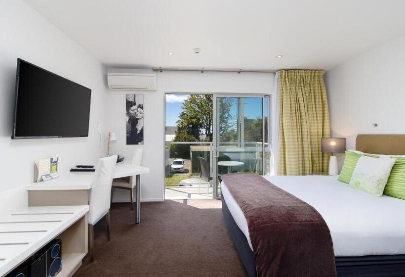 فندق على الطريق Century Park