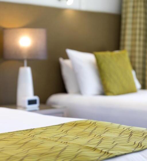 فندق على الطريق Century Park