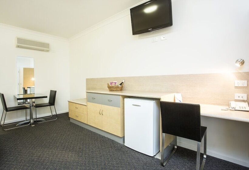 مُتل Coral Cay Resort