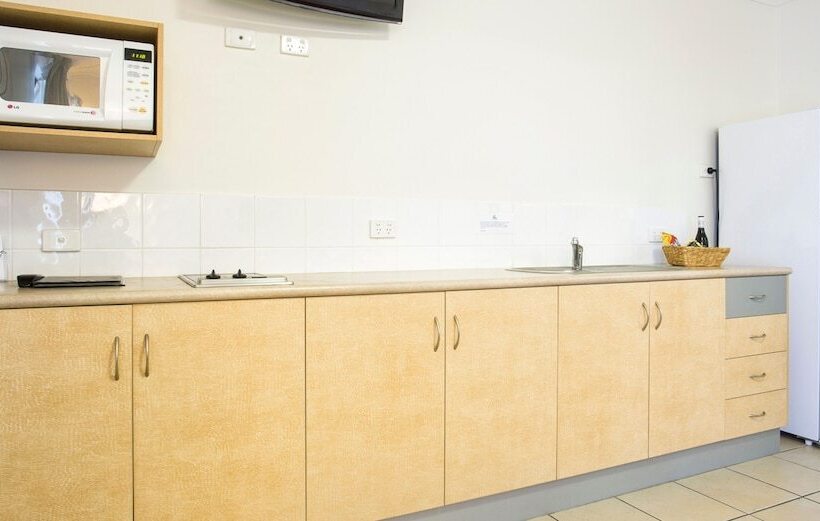 مُتل Coral Cay Resort