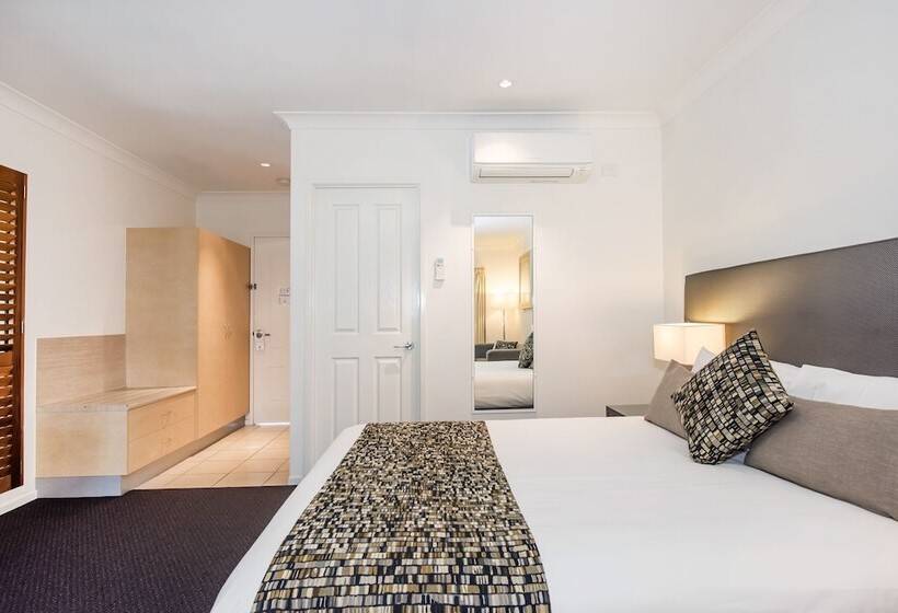 مُتل Coral Cay Resort