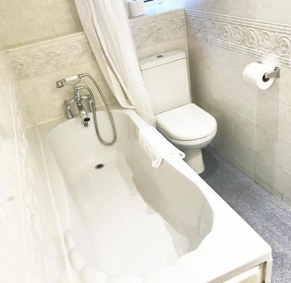 פנסיון Brentwood Guest House